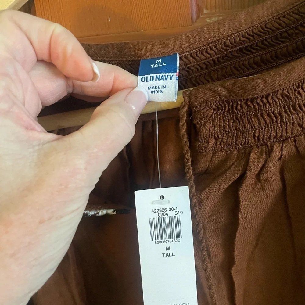 Old Navy embroidered blouse NWT - Picture 3 of 4